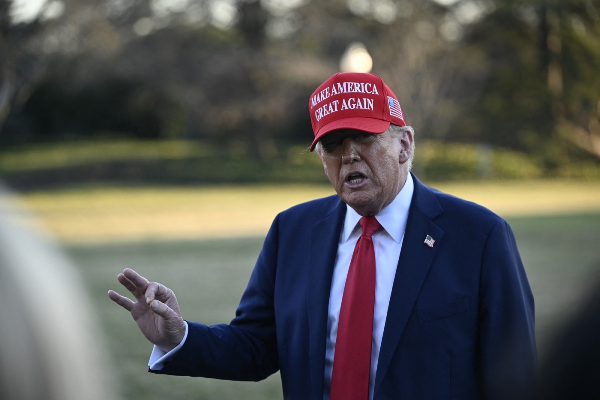 Statele Unite vor impune taxe vamale ridicate asupra Canadei și Mexicului începând de astăzi