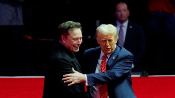 O rețea secretă din China încearcă să recruteze angajați federali concediați de Trump și Musk,  pentru a obține informații clasificate ale SUA, arată o investigație Reuters. Ce tactică folosește rețeaua