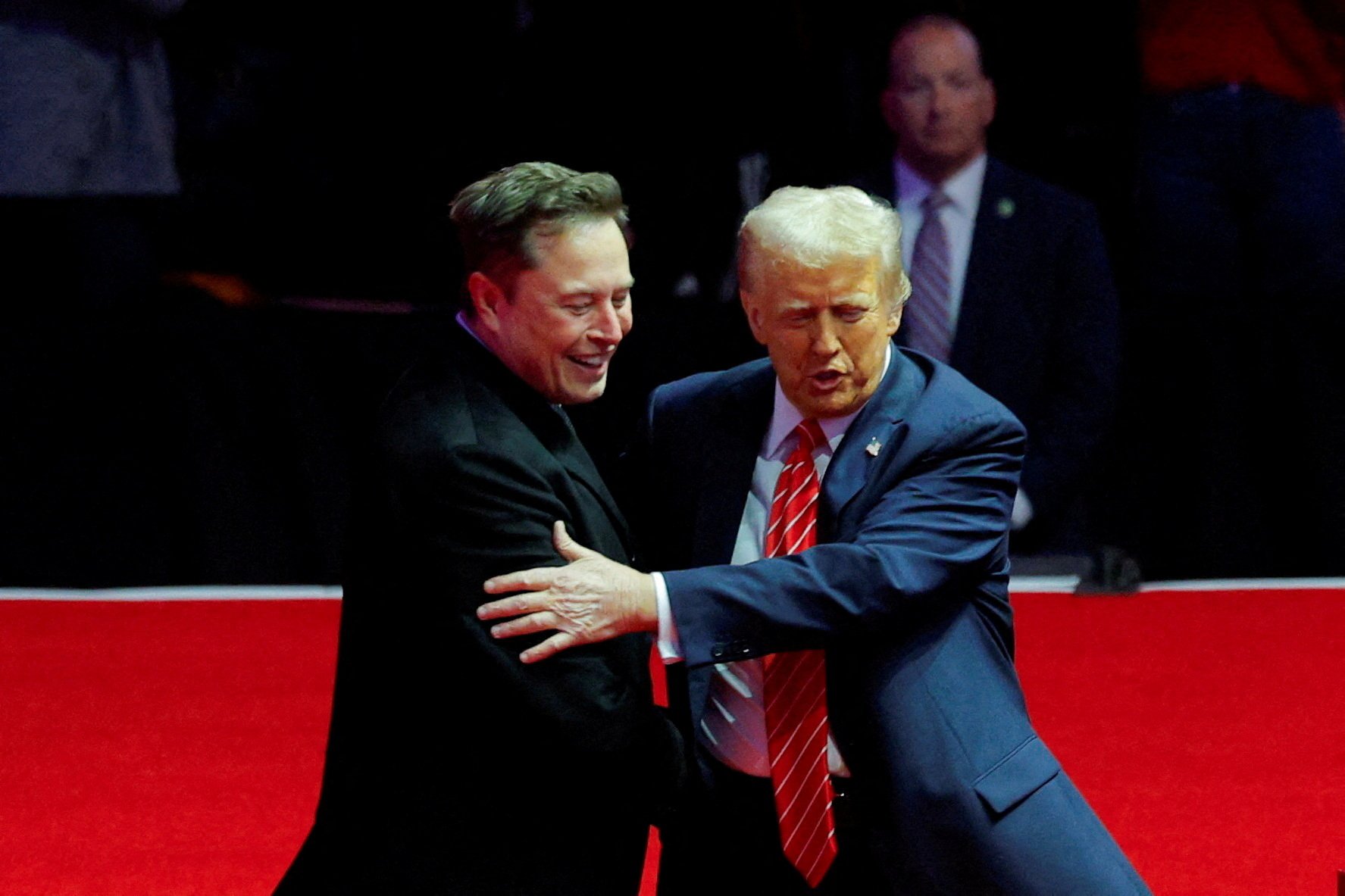 O rețea secretă din China încearcă să recruteze angajați federali concediați de Trump și Musk,  pentru a obține informații clasificate ale SUA, arată o investigație Reuters. Ce tactică folosește rețeaua