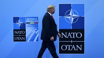 Va scoate America din NATO preşedintele Trump?