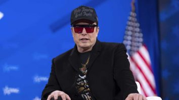 Elon Musk acuză ONG-urile din România că încearcă să distrugă democrația printr-un proiect de combatere a dezinformării. Expert Forum: „Să se informeze corect”