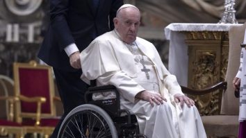 Papa Francisc își va face prima apariție la fereastra spitalului, după o lună de internare
