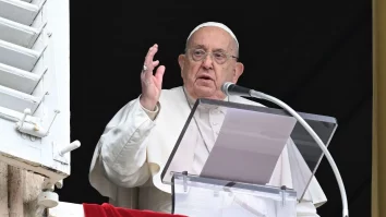 Papa Francisc a rămas stabil după ce a suferit două episoade de insuficiență respiratorie