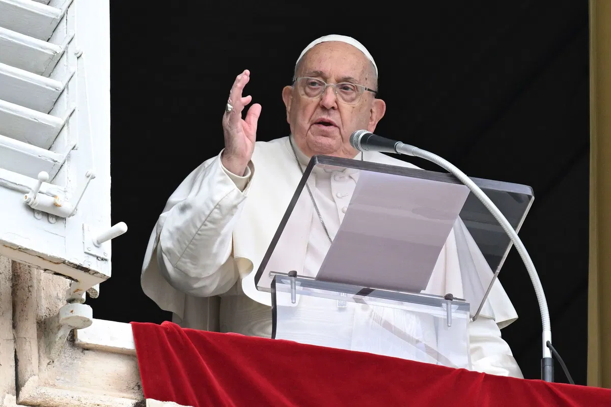 Papa Francisc a rămas stabil după ce a suferit două episoade de insuficiență respiratorie