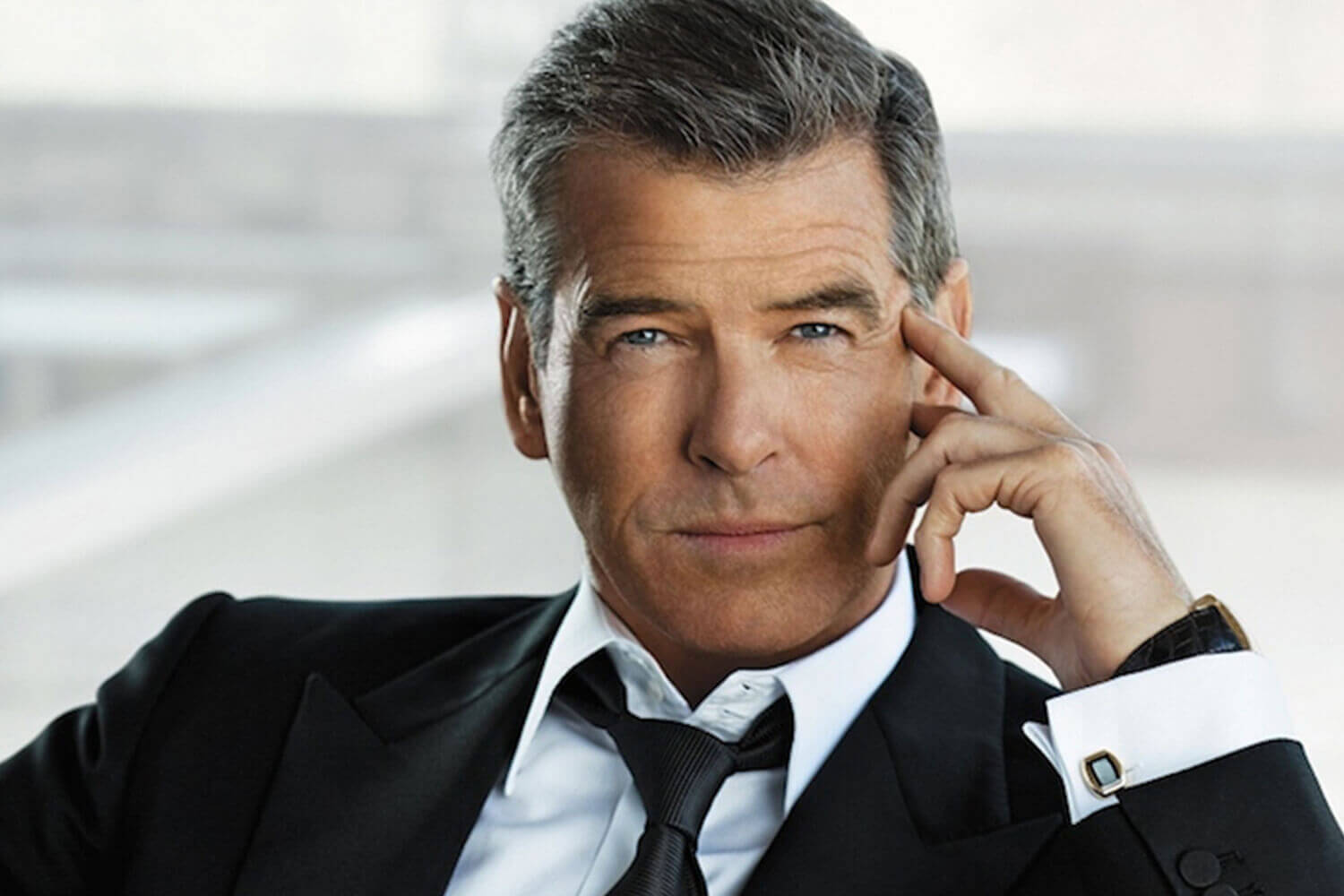 Pierce Brosnan afirmă că următorul James Bond ar trebui să fie britanic, după zvonurile că un american ar putea fi propus pentru rol