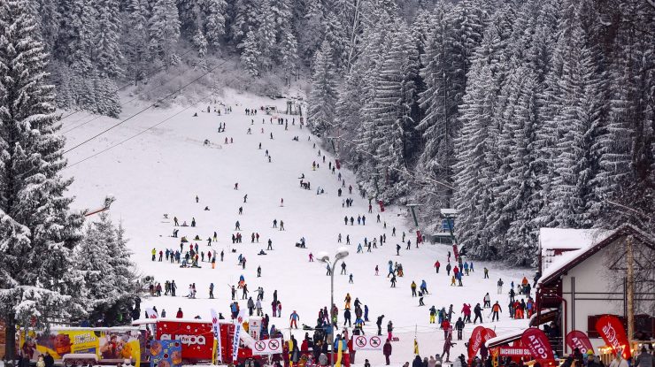 Poiana Brașov și Sinaia au atras anul acesta un număr record de turiști care au venit la schi, cu 300.000 mai mulți față de sezonul trecut