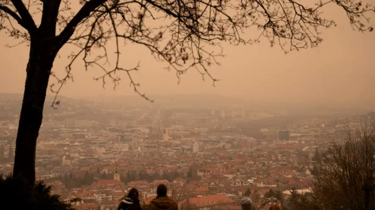 O masă de aer cu particule de praf saharian va ajunge deasupra României. Ce zone vor fi afectate