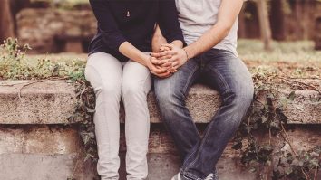 1 din 10 tineri români nu are cu cine discuta despre relații și sexualitate. 10% dintre băieți folosesc pornografia ca model de educație