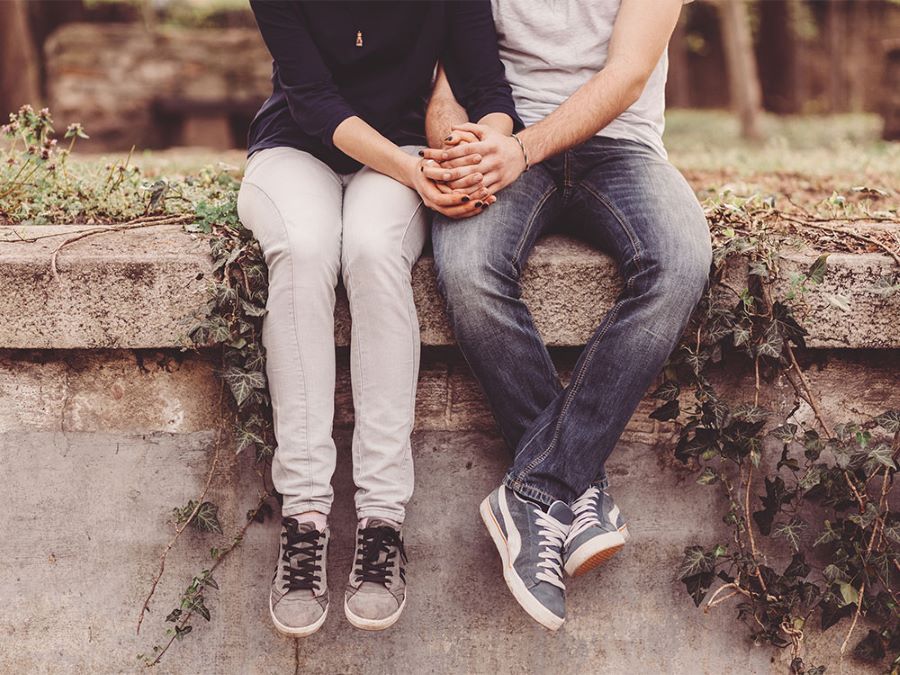 1 din 10 tineri români nu are cu cine discuta despre relații și sexualitate. 10% dintre băieți folosesc pornografia ca model de educație