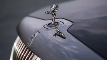 Emblemele mașinilor de lux nu sunt simple logo-uri. Ce semnificație are sigla Rolls-Royce