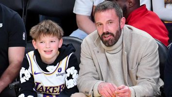 Ben Affleck l-a ironizat pe fiul său care i-a cerut o pereche de ghete în valoare de șase mii de dolari. Actorul și-a îndemnat fiul să tundă peluze pentru a face rost de bani