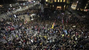 Protest istoric în Belgrad: Peste 100.000 de oameni cer demisia Guvernului și a Președintelui Aleksandar Vucic