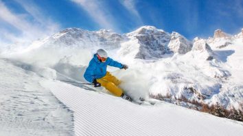 Schiul se apropie de final la Predeal, dar Race Bikini la Păltinișoarena promite distracție