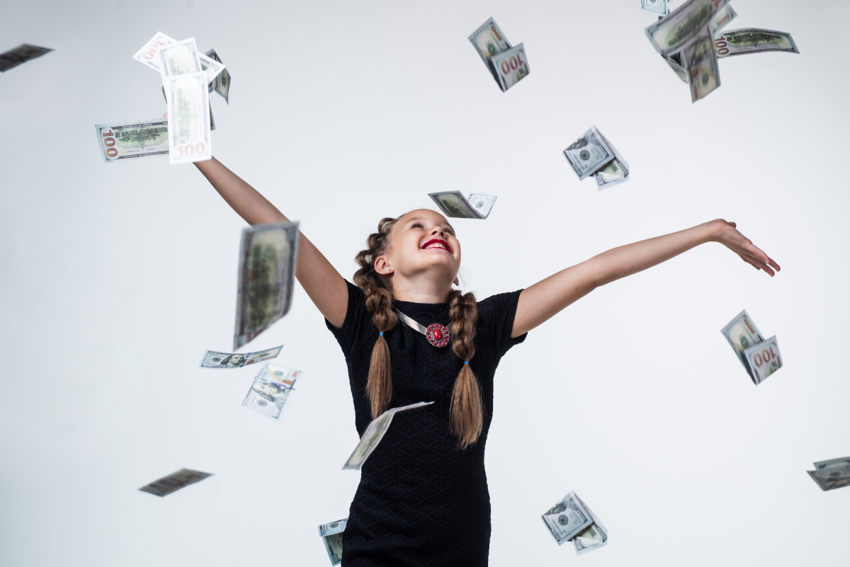 Este Generația Z pregătită de independență financiară? Adrian Mitroi, profesor în finanțe: „Nu mai stați după școală sau guvern, învățați educație financiară singuri”