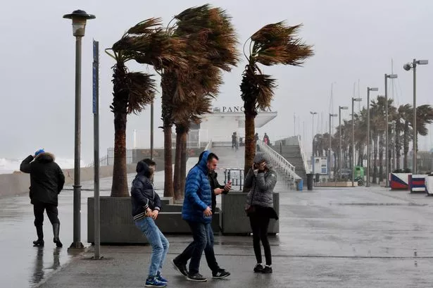 Spania se confruntă cu fenomene meteo extreme din cauza furtunilor. 14 comunități sunt în alertă, inclusiv Insulele Canare