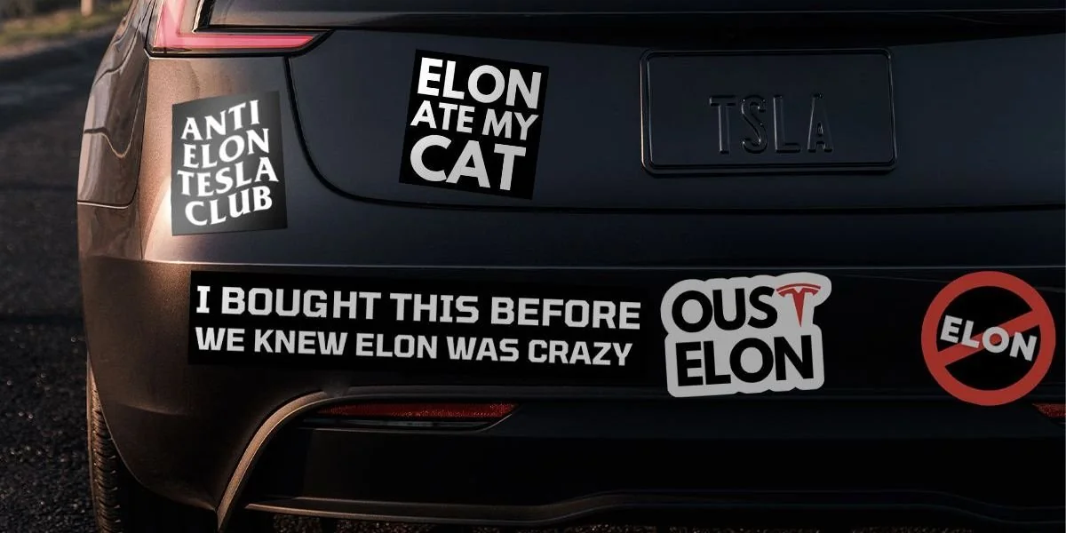 Stickerele Anti-Musk devin un fenomen global printre proprietarii de Tesla: „L-am cumpărat înainte să știu că Elon e nebun”