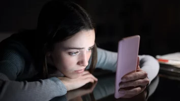 Adolescenții sunt expuși zilnic la conținut violent și sexual pe social media. Andrei Șerbănoiu: „Platformele trebuie să investească mai mult în partea de moderare a conținutului”