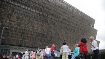 Trump vrea să scoată cultura woke din muzeele Smithsonian: „Trebuie să dispară orice element care divizează societatea”