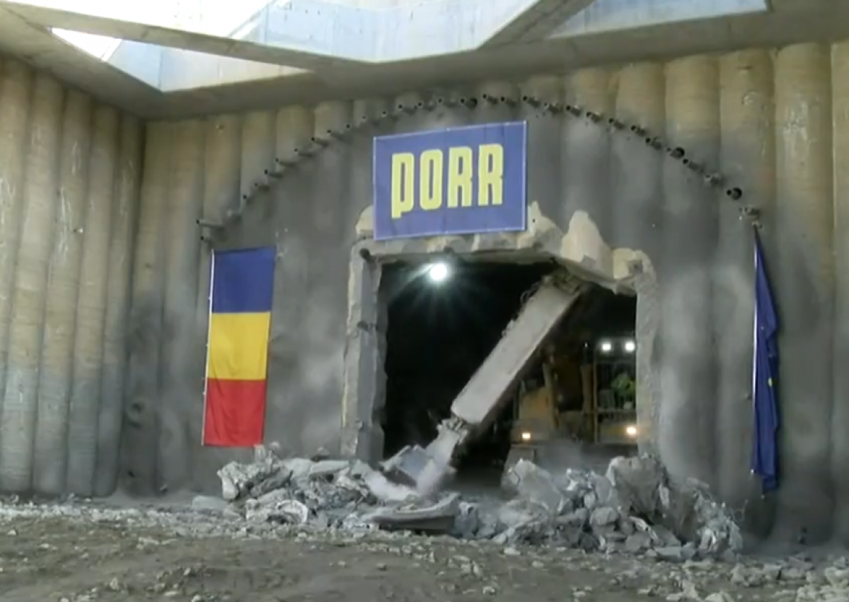 Constructorii au terminat prima străpungere la Tunelul Daniela de pe autostrada Pitești-Sibiu