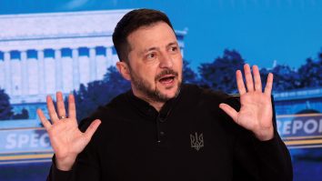 „Dacă face asta, va avea mari probleme”. Trump susține că Zelenski vrea să renunțe la acordul privind mineralele