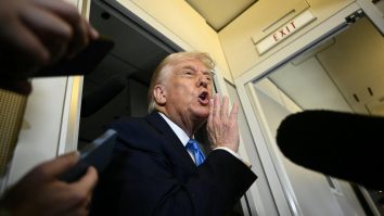 Trump reacționează la tarifele impuse de Xi Jinping: „CHINA S-A PANICAT. POLITICA MEA NU SE VA SCHIMBA NICIODATĂ”