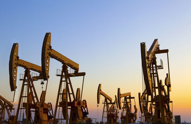 Prețurile petrolului s-au stabilizat, dar îngrijorările rămân. Tarifele reciproce impuse de Trump ar putea aduce o recesiune globală