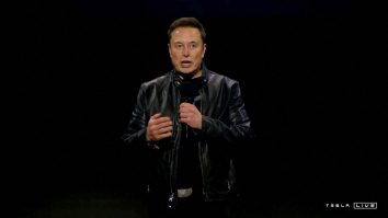 Elon Musk transformă Tesla în serviciu de taxi. Compania a pierdut 20% din veniturile auto față de 2023