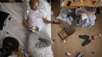 „Bed rotting” e noul trend de pe TikTok: Lene sau autoîngrijire?