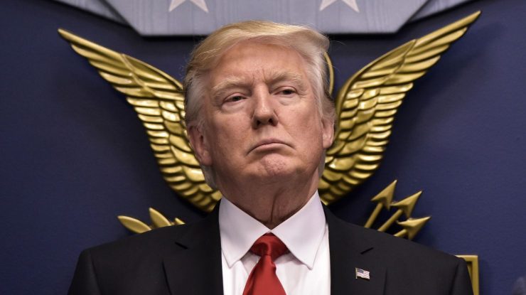 Trump onorează memoria Papei Francisc. Steagurile vor fi coborâte în bernă