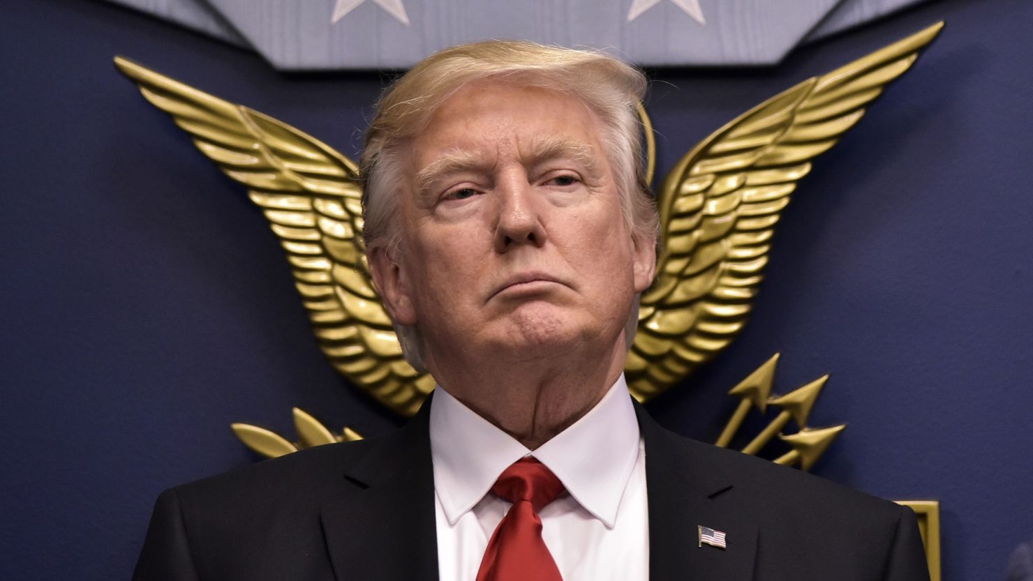 Trump onorează memoria Papei Francisc. Steagurile vor fi coborâte în bernă