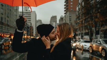 Cum să nu fii lăsat pe „seen”? Mesajele pe care să le eviți dacă vrei o relație