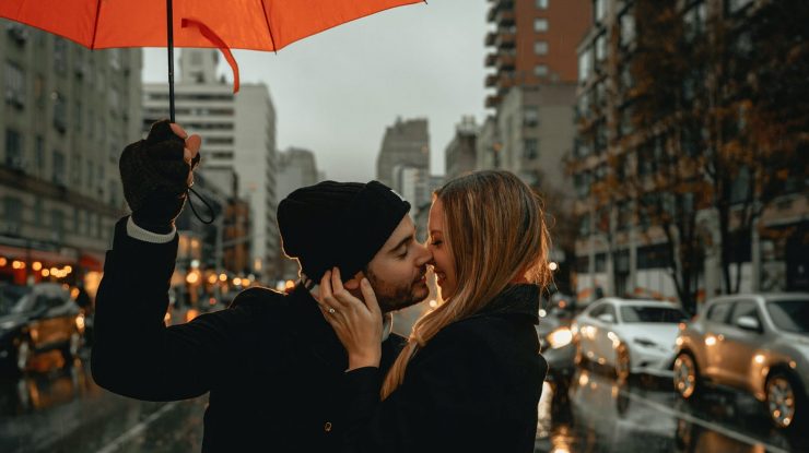 Cum să nu fii lăsat pe „seen”? Mesajele pe care să le eviți dacă vrei o relație