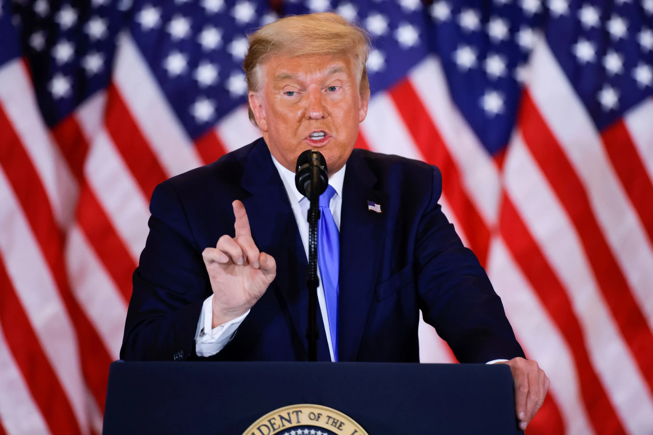 Jaguar Land Rover suspendă toate livrările de maşini către Statele Unite, ca răspuns la tarifele impuse de Trump
