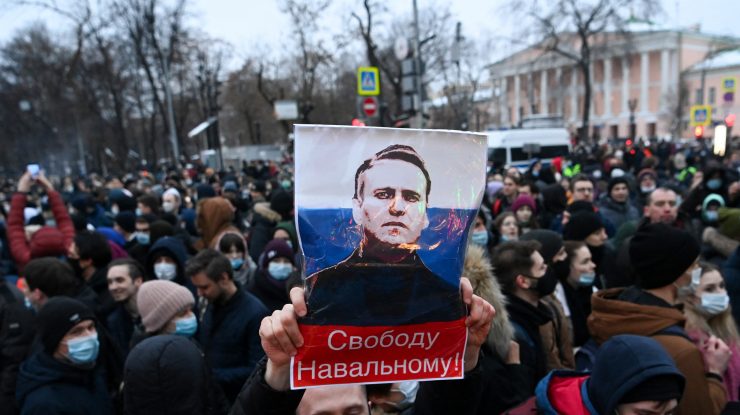 Afilierea cu Navalnîi costă libertatea. Patru jurnaliști ruși au fost condamnați pentru extremism