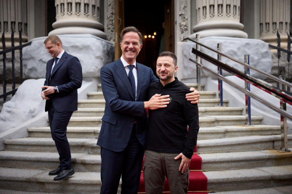 NATO va cere Statelor Unite să nu forțeze Ucraina să accepte un acord de pace „nefavorabil”