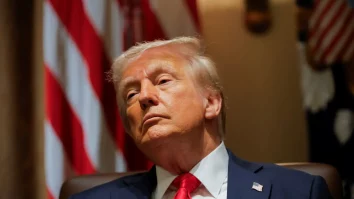 Trump mușcă din Apple: Compania a pierdut 311 miliarde de dolari într-o singură zi