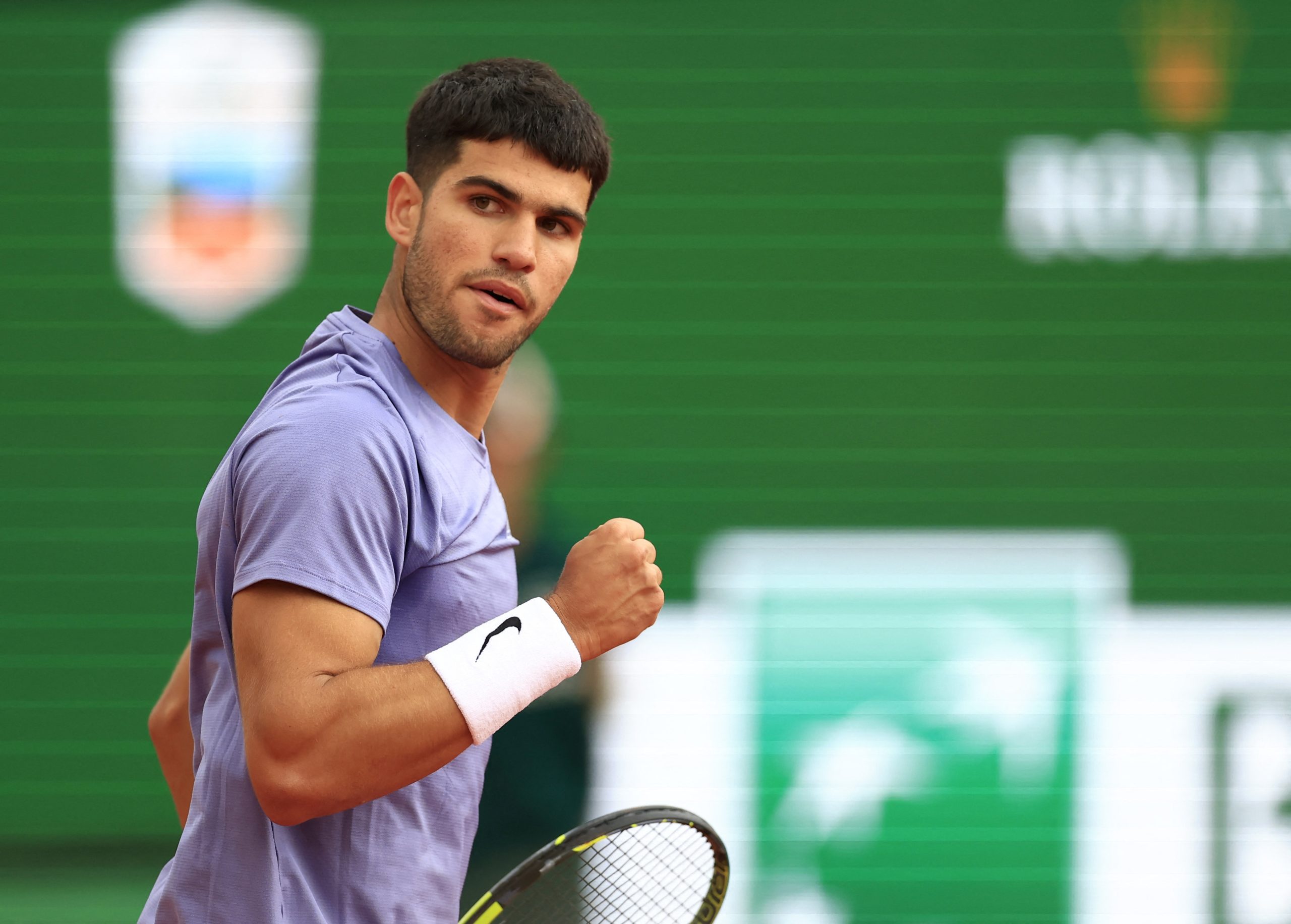 Carlos Alcaraz s-a calificat în finala turneului de la Barcelona, după ce l-a învins pe Arthur Fils cu 6-2, 6-4 în semifinală