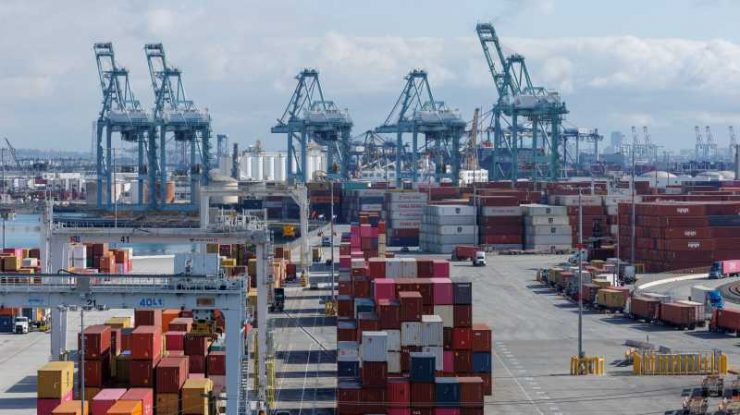 SUA impune taxe de 104% Chinei, declanșând o prăbușire a piețelor financiare