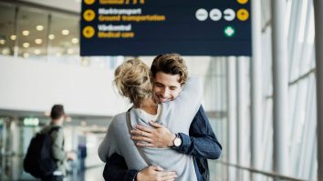 „Teoria Aeroportului” face valuri pe TikTok: Cine ar fi crezut că aici îți poți găsi dragostea