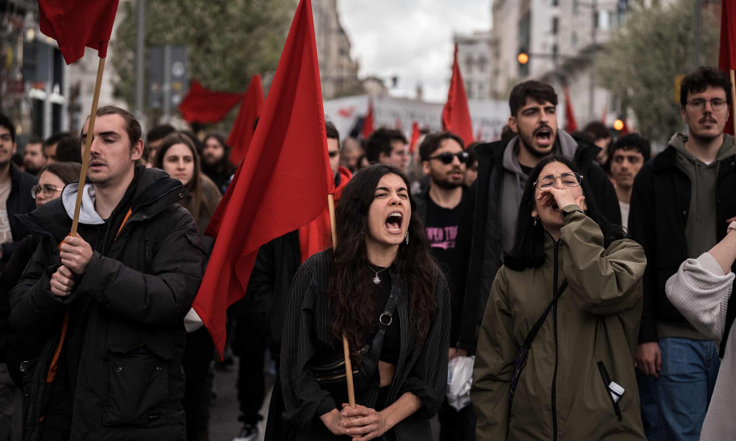 Zeci de mii de spanioli protestează față de înșelăciunile de pe piața imobiliară