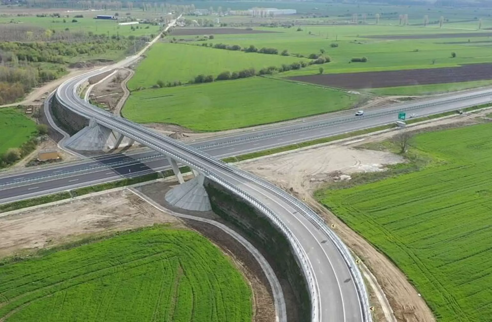 Ultimele trei sectoare din A8 au fost scoase la licitație. Ionuț Ciurea: „România, dacă vrea să facă totul în perioada următoare, va trebui să vină cu bani de acasă”