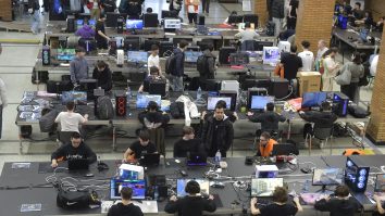 Poli E-FEST, cel mai mare campionat de jocuri video din țară, a început azi. Ce activități poți face