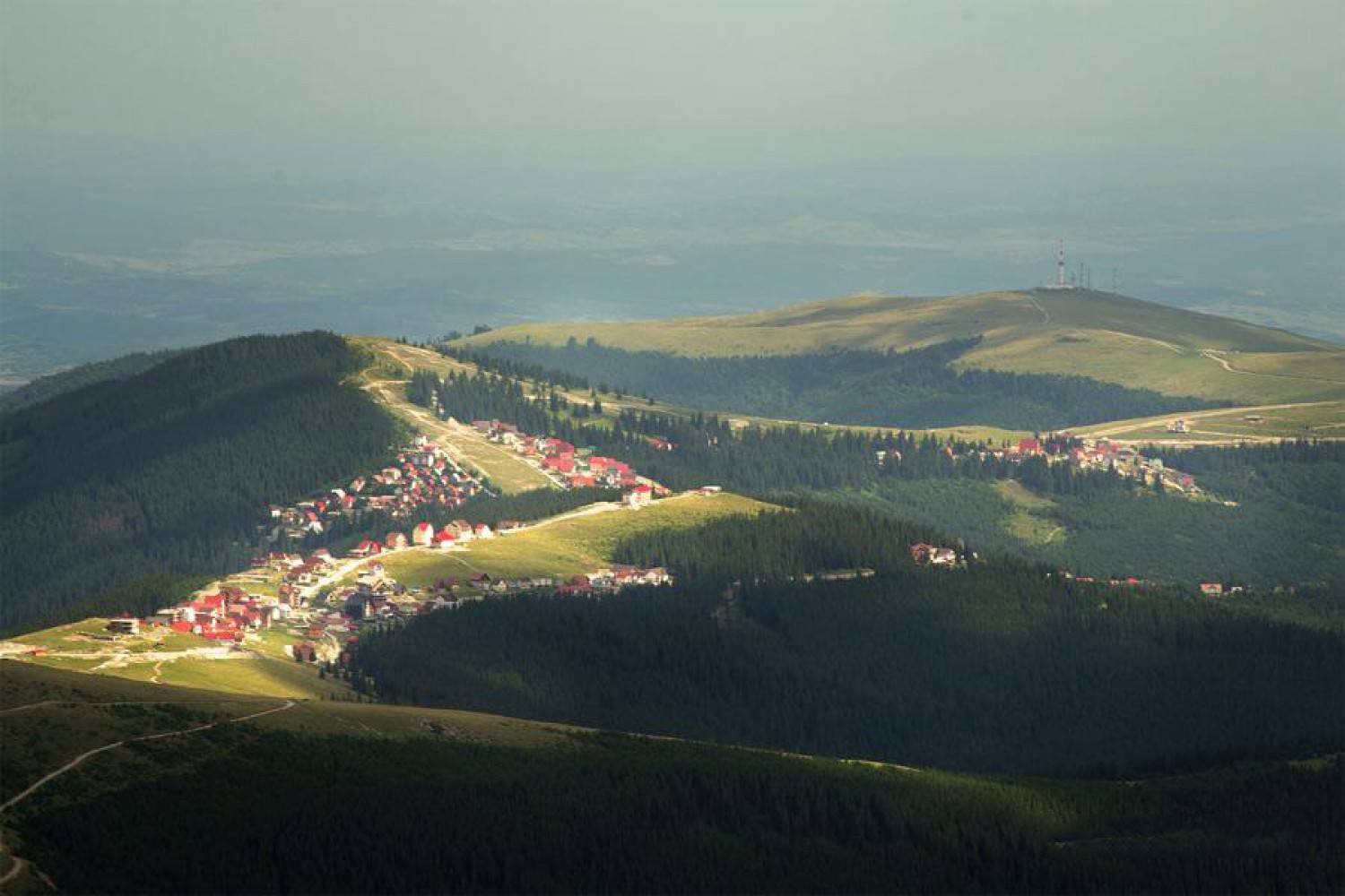 Stațiunea Rânca este pustie înainte de mini-vacanța de Paște. Doar 2 structuri de cazare sunt deschise din 564