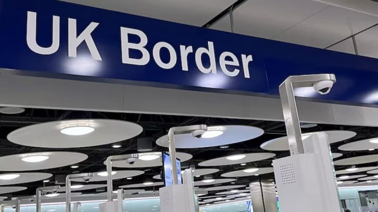 Marea Britanie impune un permis electronic pentru turiștii europeni