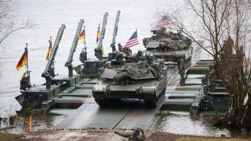 NATO cumpără un „soft de Inteligenţă Artificială” de la Palantir. Ce impact va avea sistemul asupra fuziunii informațiilor