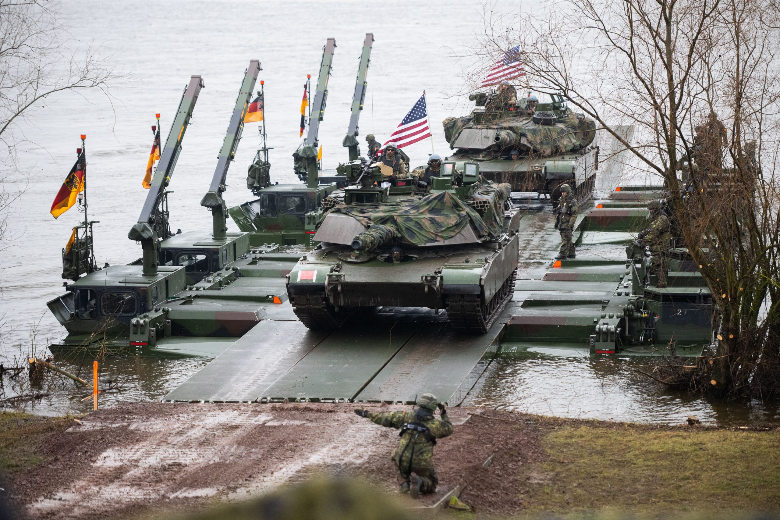 NATO cumpără un „soft de Inteligenţă Artificială” de la Palantir. Ce impact va avea sistemul asupra fuziunii informațiilor