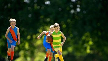 Cum faci sportul atractiv pentru copii? Radu Szekely, expert în Educație: „Este foarte important să încercăm cât mai multe activități”