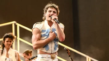 Benson Boone a făcut show la Coachella alături de Brian May de la Queen. Artistul și-a anunțat albumul de debut „American Heart”