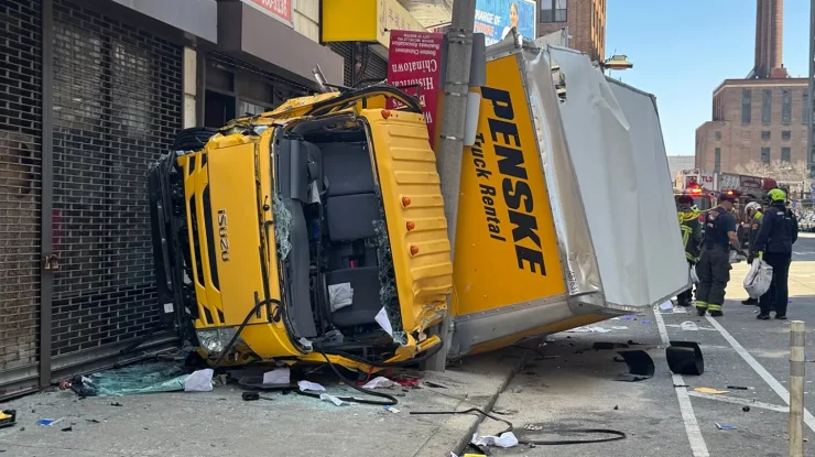 Un camion a lovit pietonii din centrul orașului Boston. Cel puțin două persoane sunt în stare critică