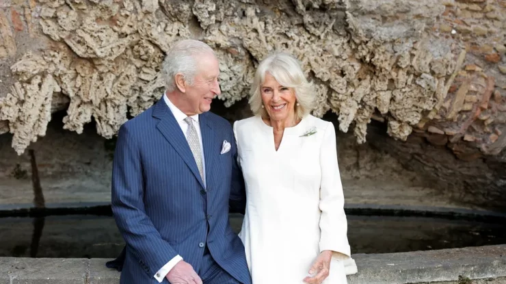 Regina Camilla spune că munca „îl menține” pe Regele Charles motivat să îi ajute pe ceilalți. „Știe că e norocos să fie în măsură să facă o diferență”